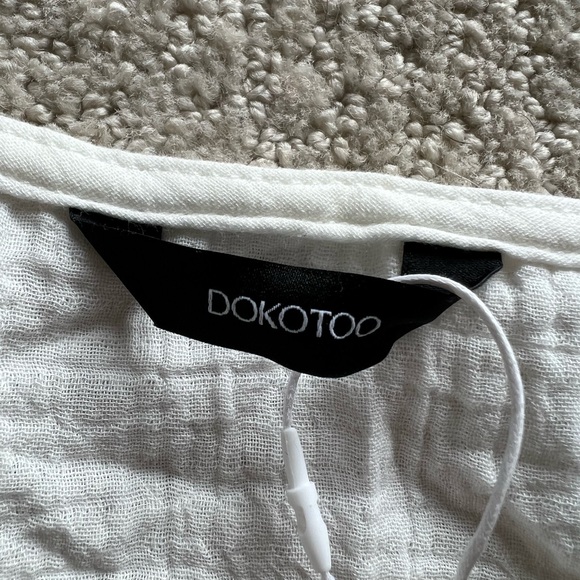 Ladies white size M Dokotoo light weight ruffle top. - Picture 11 of 13